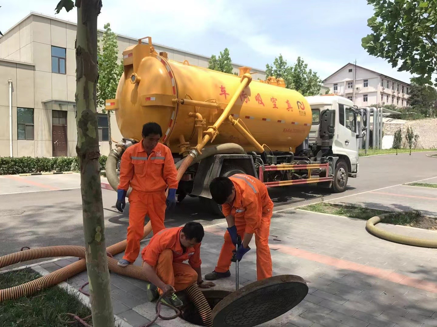 泸县化粪池清理与5-8吨吸粪车施工效率分析
